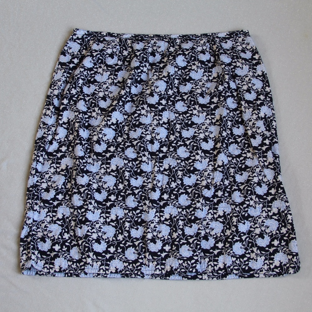 🦋 Faded Glory Navy/Light Blue Floral Skirt - XL